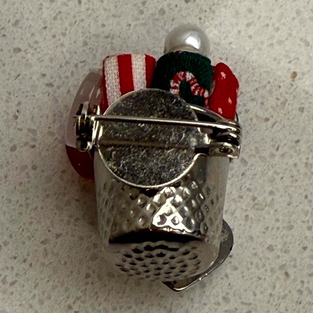 Sewing Themed Brooch Pin Thimble Buttons Fabric Notions Silver Tone Heart - Picture 3 of 8